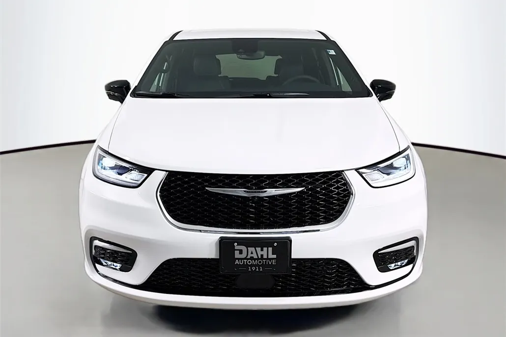 2025 Chrysler Pacifica photo 1