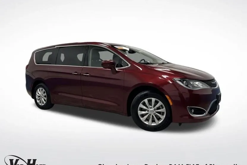 2019 Chrysler Pacifica Touring Plus photo 1
