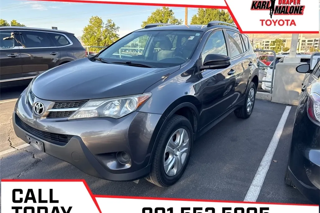 2014 Toyota RAV4 LE photo 1