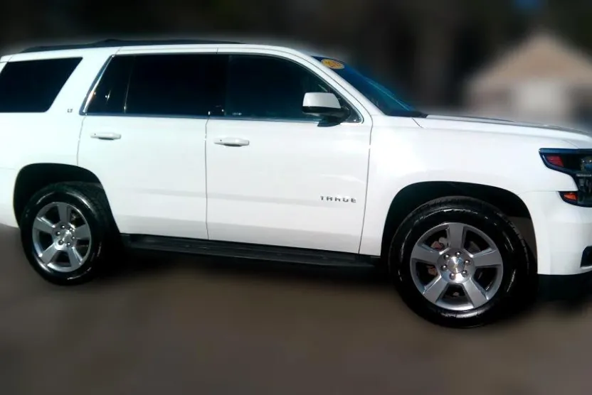 2019 Chevrolet Tahoe LT photo 1