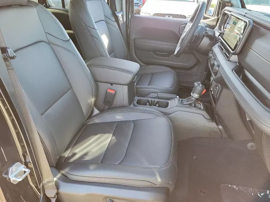 2025 Jeep Wrangler Sahara photo 1