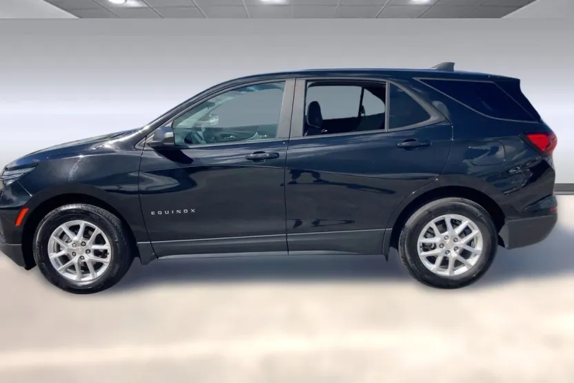 2023 Chevrolet Equinox LS photo 1