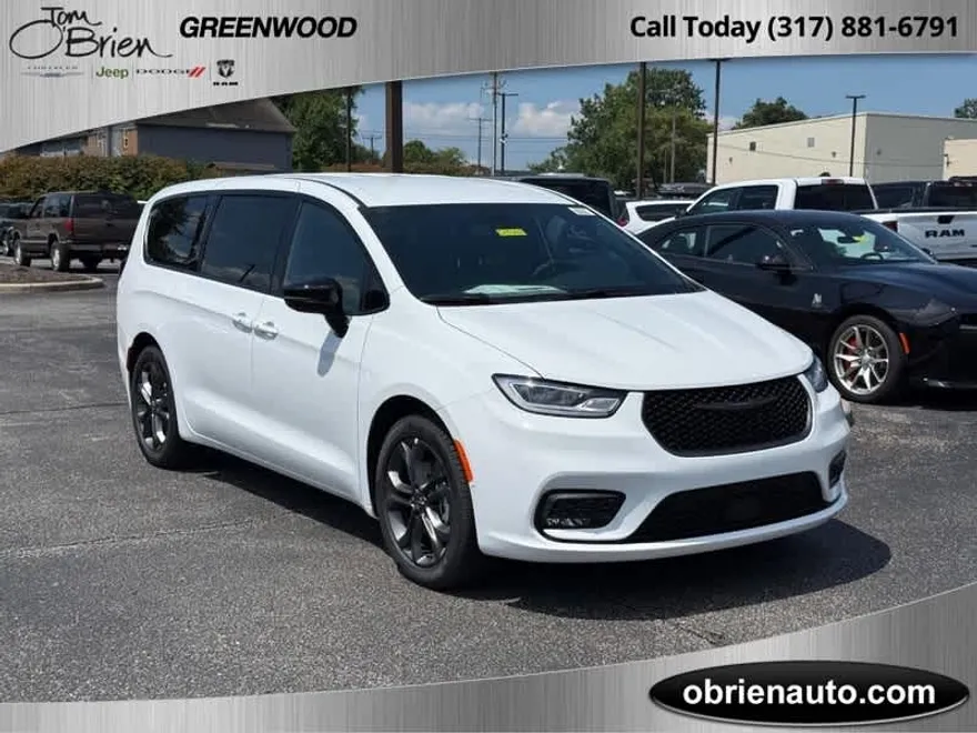 2026 Chrysler Pacifica Base photo 1