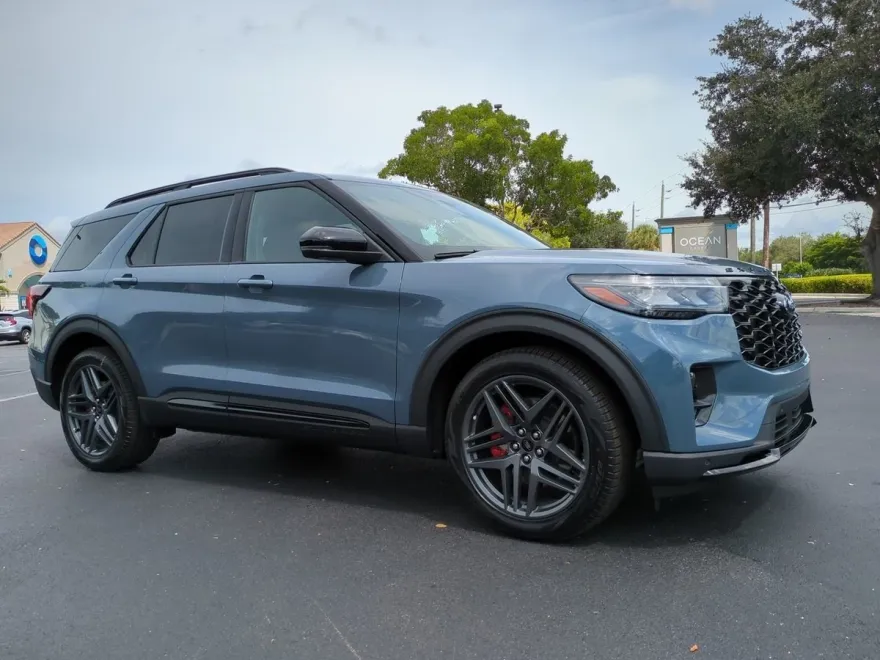 2025 Ford Explorer ST photo 1