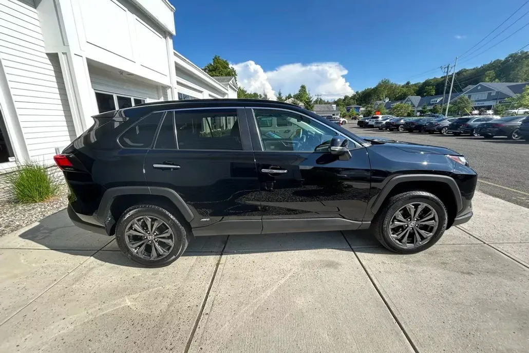 2023 Toyota RAV4 Hybrid Limited photo 1