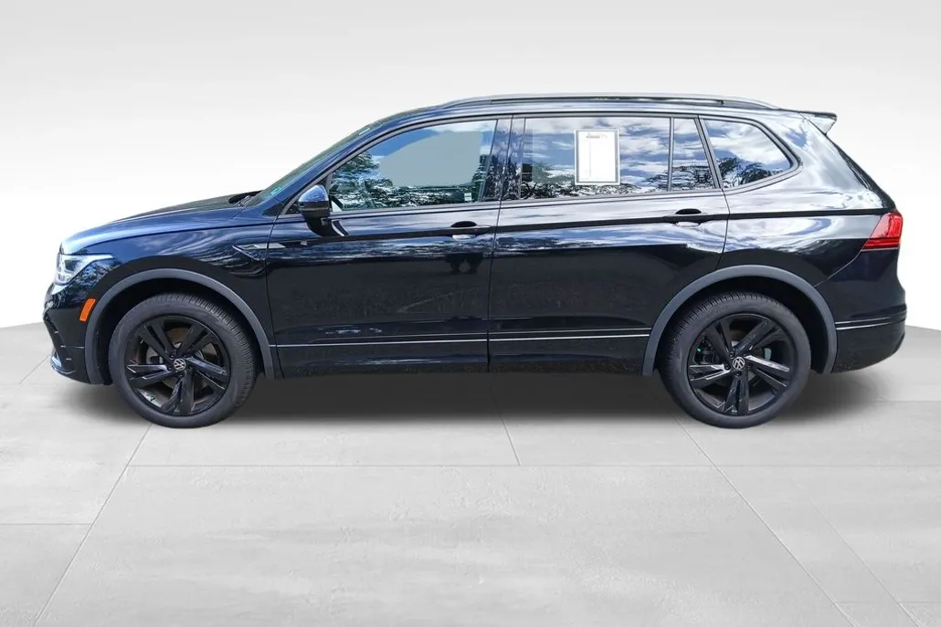 2024 Volkswagen Tiguan SE R-Line Black photo 1