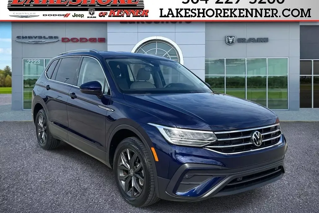 2023 Volkswagen Tiguan SE photo 1