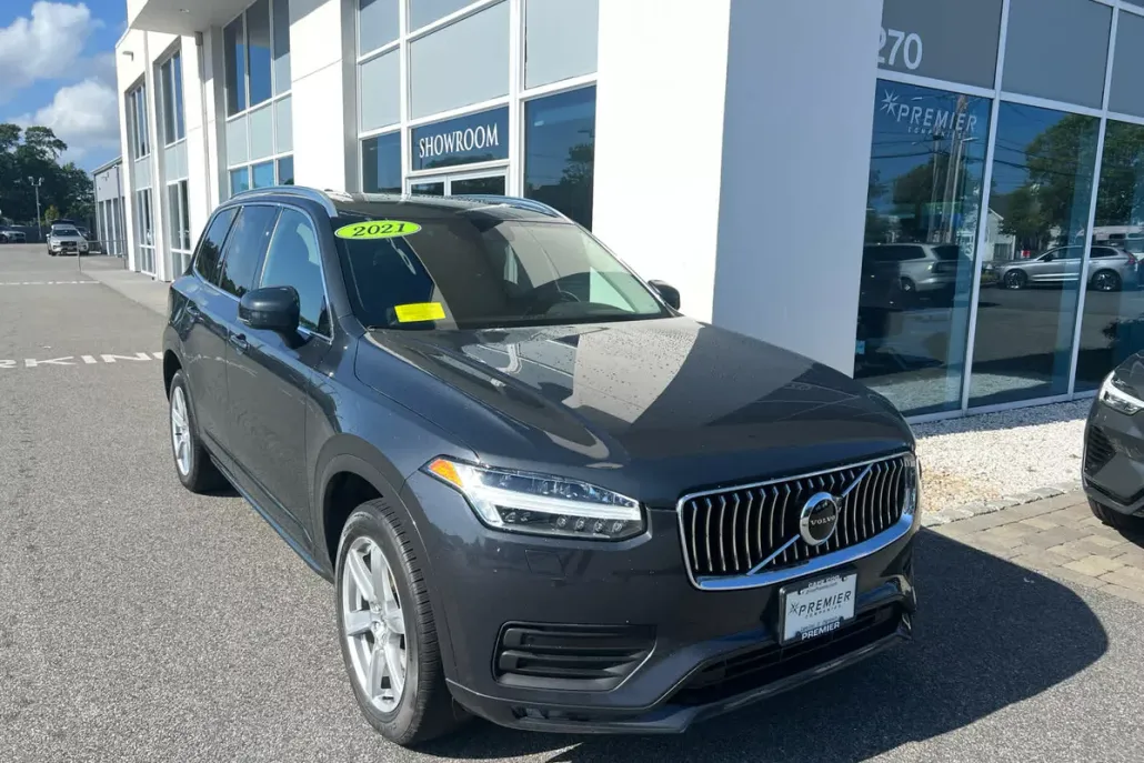 2021 Volvo XC90 T6 Momentum photo 1