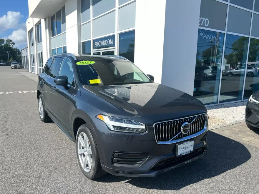 2021 Volvo XC90 T6 Momentum photo 1