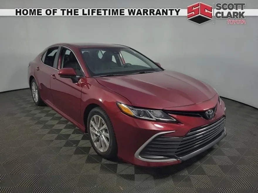 2021 Toyota Camry LE photo 1