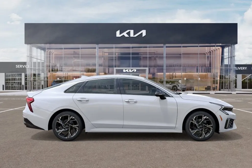 2025 Kia K5 GT-Line photo 1