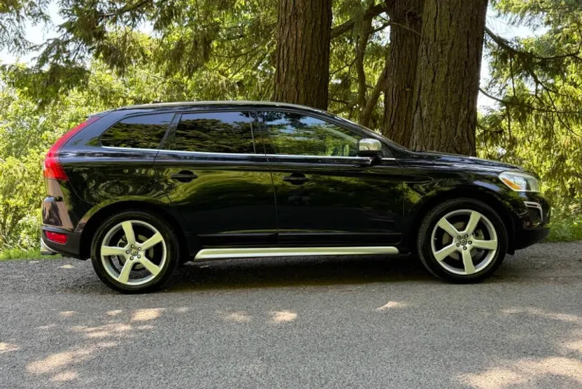 2011 Volvo XC60 T6 R-Design photo 1