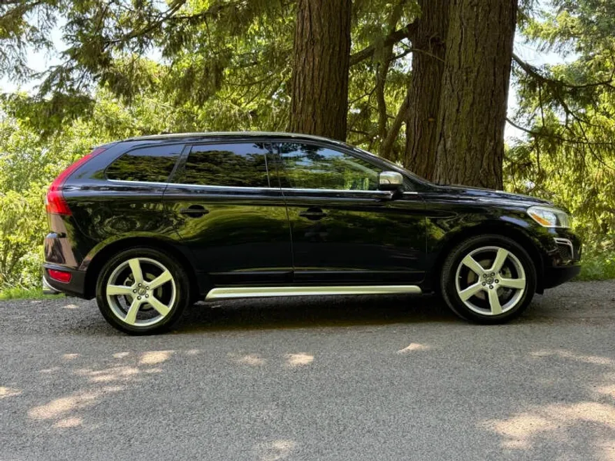 2011 Volvo XC60 T6 R-Design photo 1
