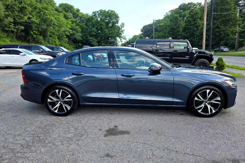 2023 Volvo S60 B5 AWD Core photo 1