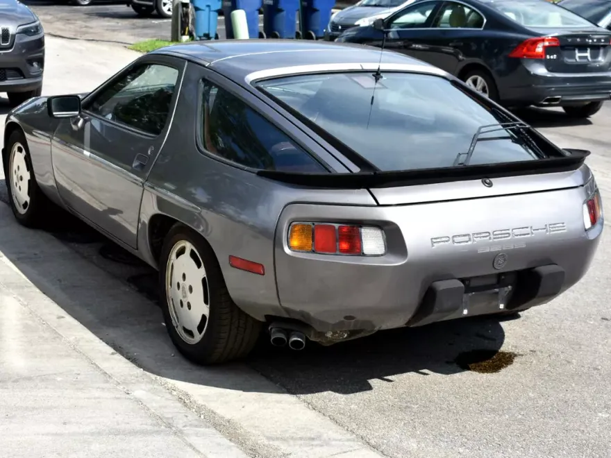 1986 Porsche 928 photo 1