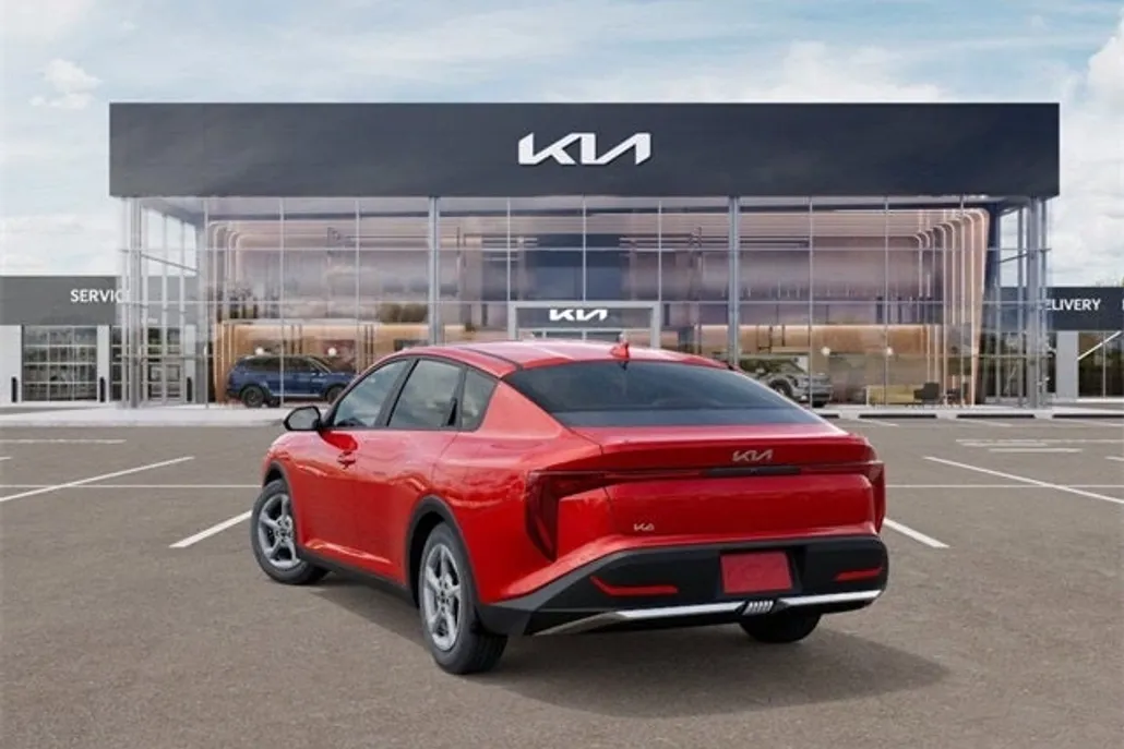 2025 Kia K4 LXS photo 1