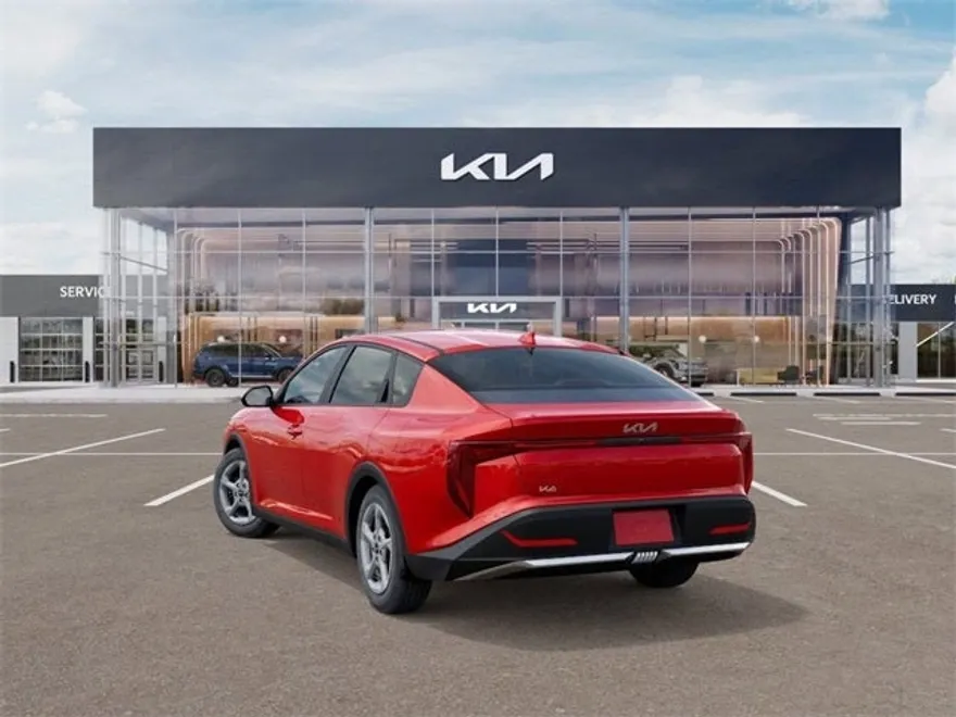 2025 Kia K4 LXS photo 1