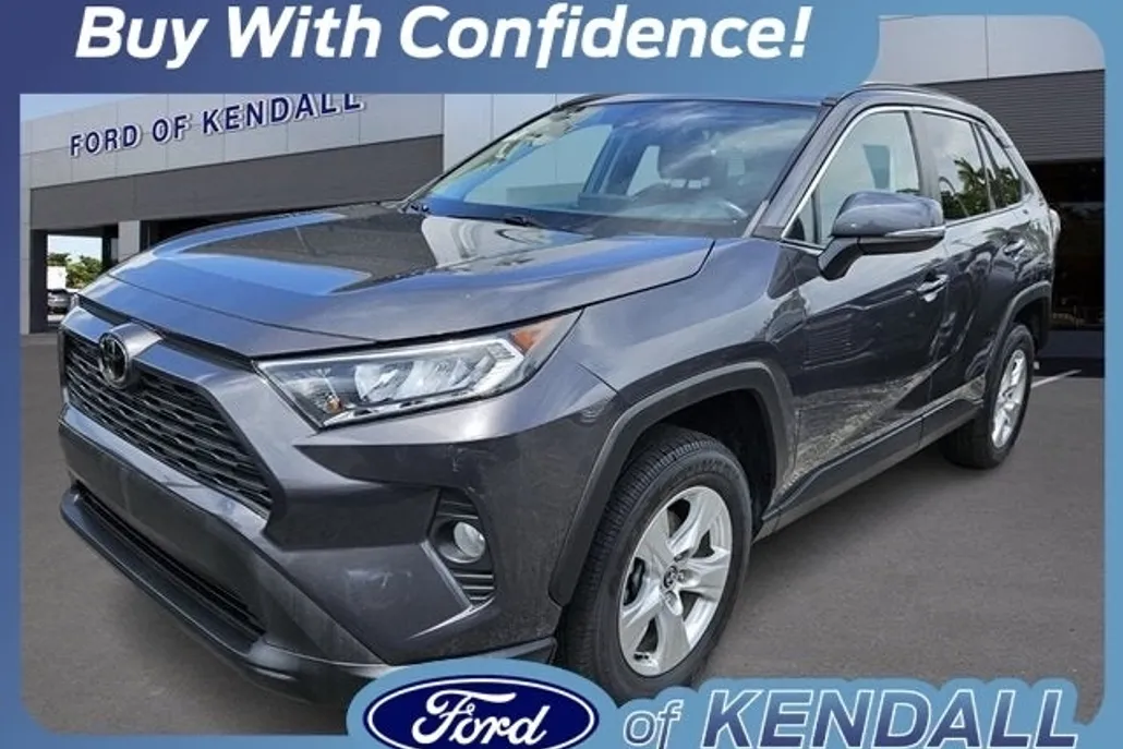 2021 Toyota RAV4 XLE photo 1