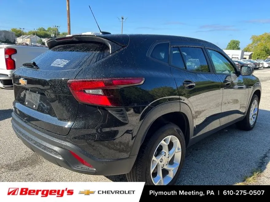 2025 Chevrolet Trax LS photo 1