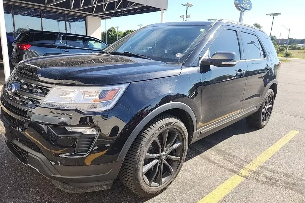 2019 Ford Explorer XLT photo 1