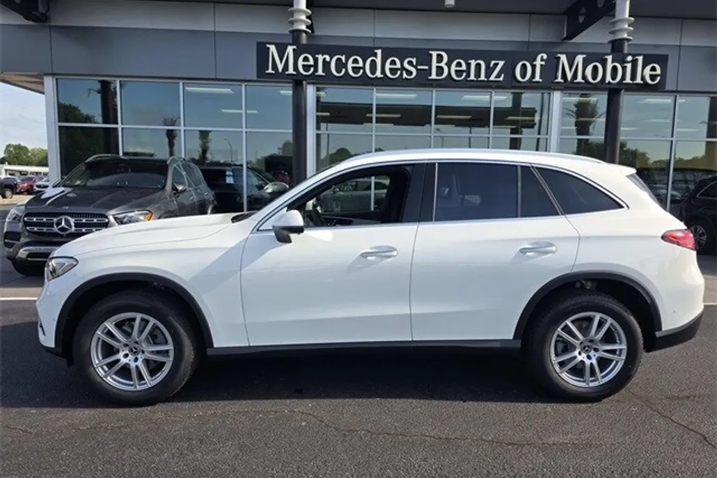 2025 Mercedes Benz GLC 300 4MATIC photo 1