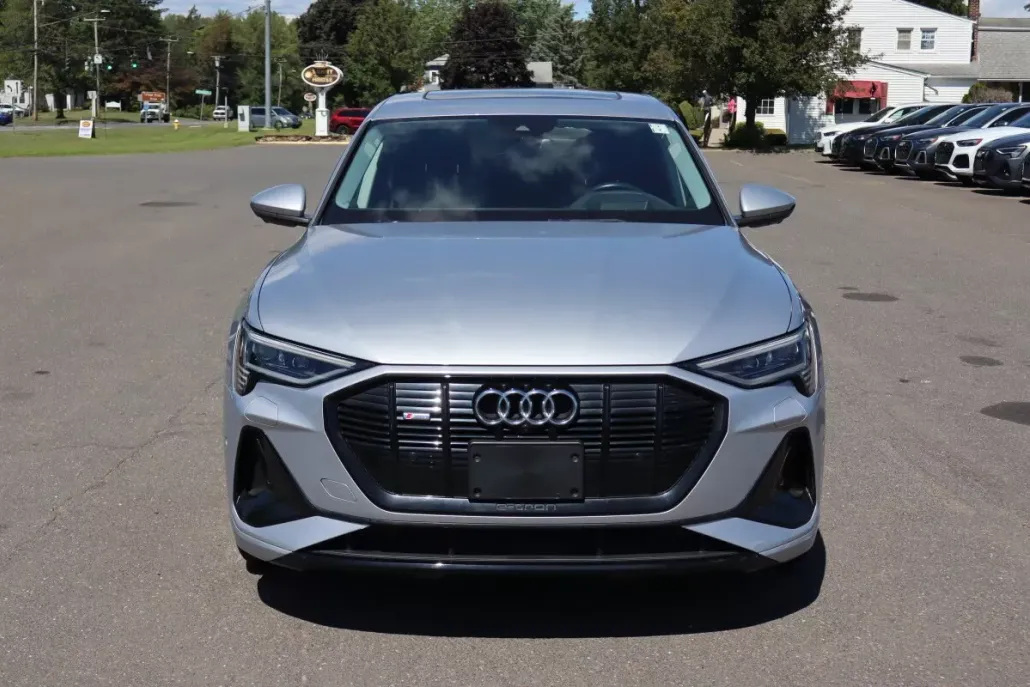 2021 Audi e-tron Sportback Prestige photo 1