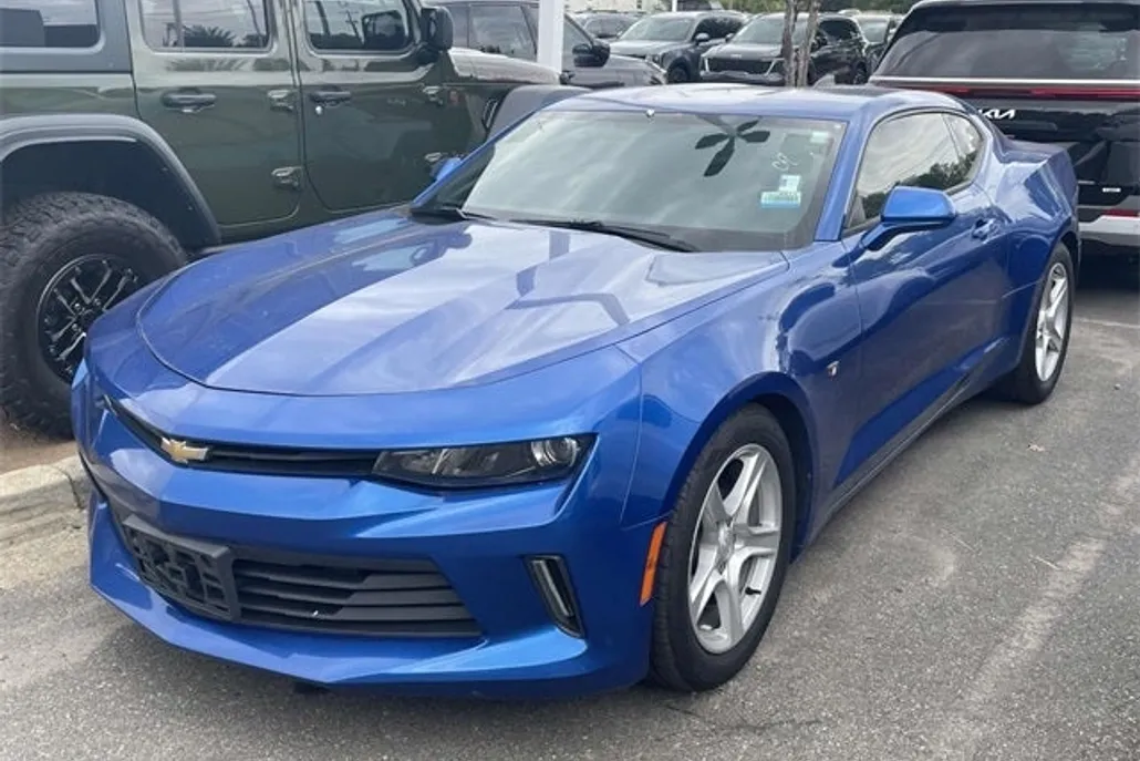 2018 Chevrolet Camaro 1LT photo 1