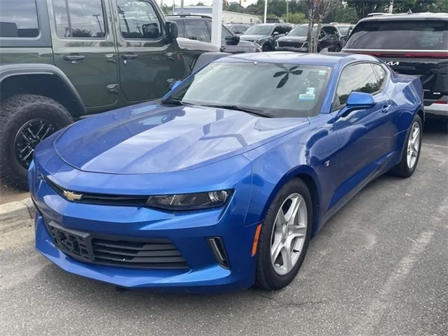 2018 Chevrolet Camaro 1LT photo 1