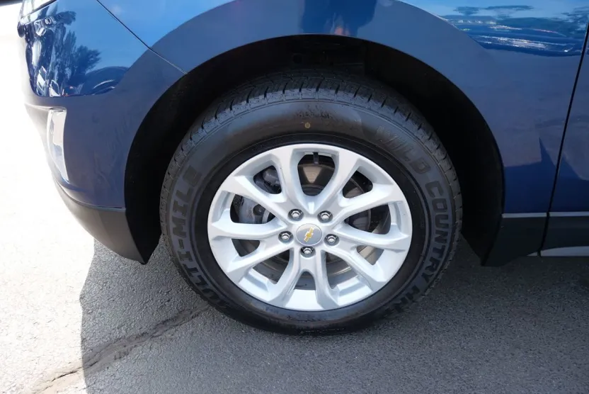2019 Chevrolet Equinox LT photo 1