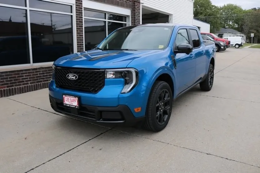 2025 Ford Maverick Lariat photo 1