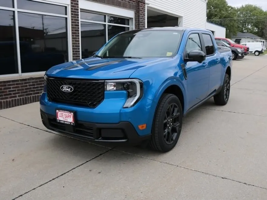 2025 Ford Maverick Lariat photo 1
