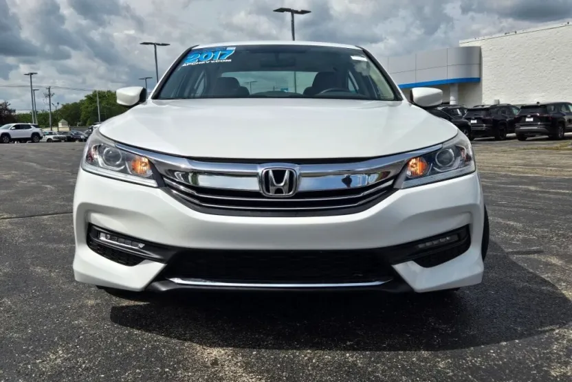 2017 Honda Accord LX photo 1