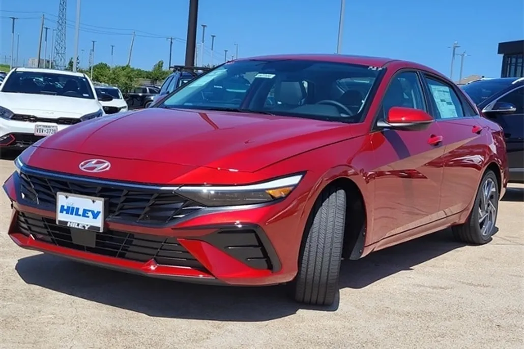 2025 Hyundai Elantra Limited photo 1