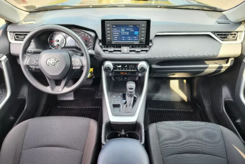 2022 Toyota RAV4 LE photo 1