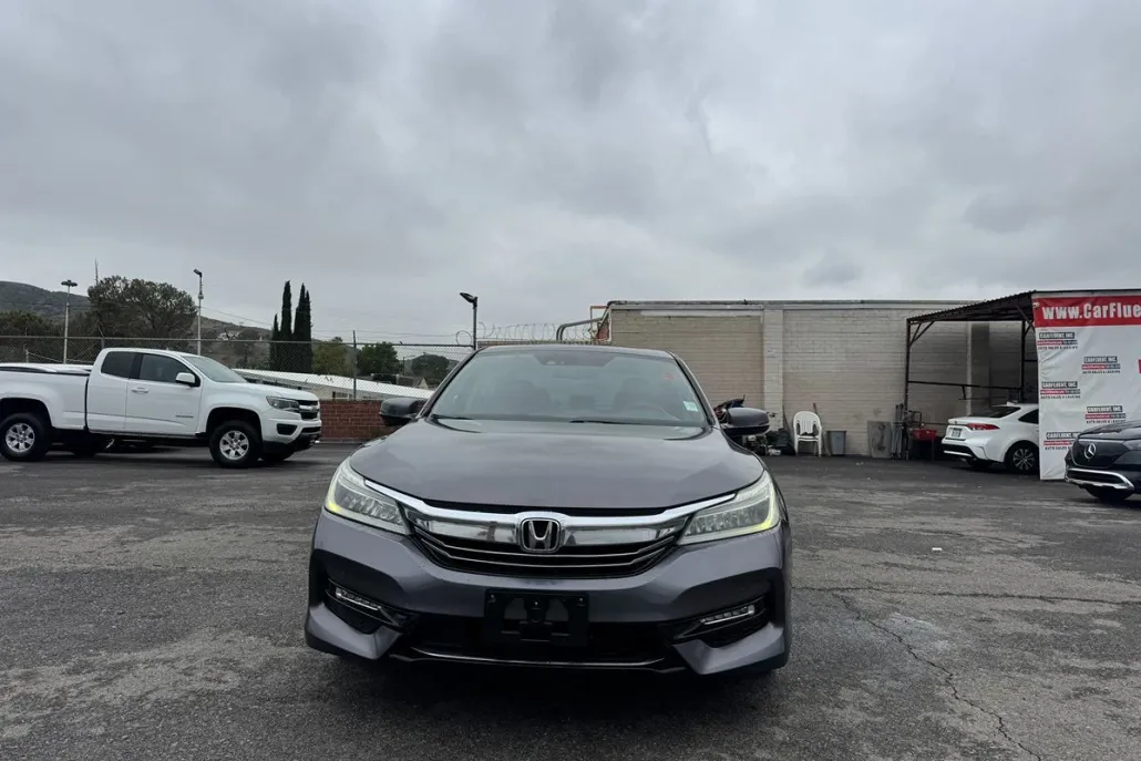 2017 Honda Accord Hybrid Touring photo 1