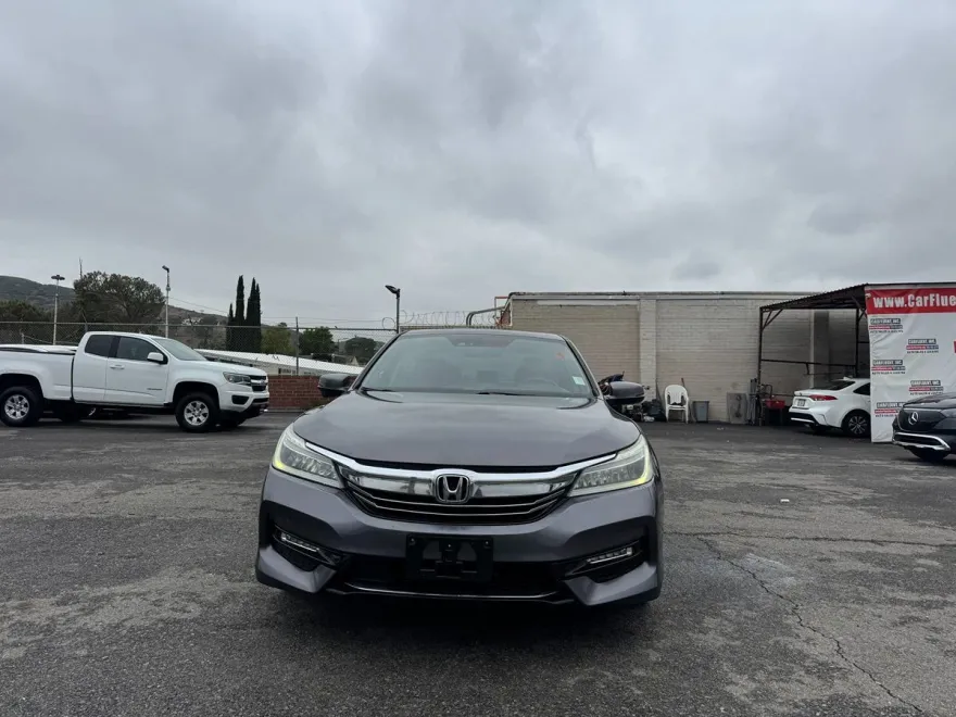 2017 Honda Accord Hybrid Touring photo 1
