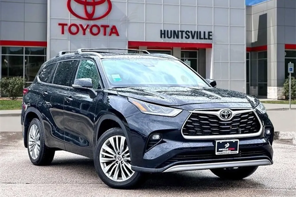 2024 Toyota Highlander Platinum photo 1