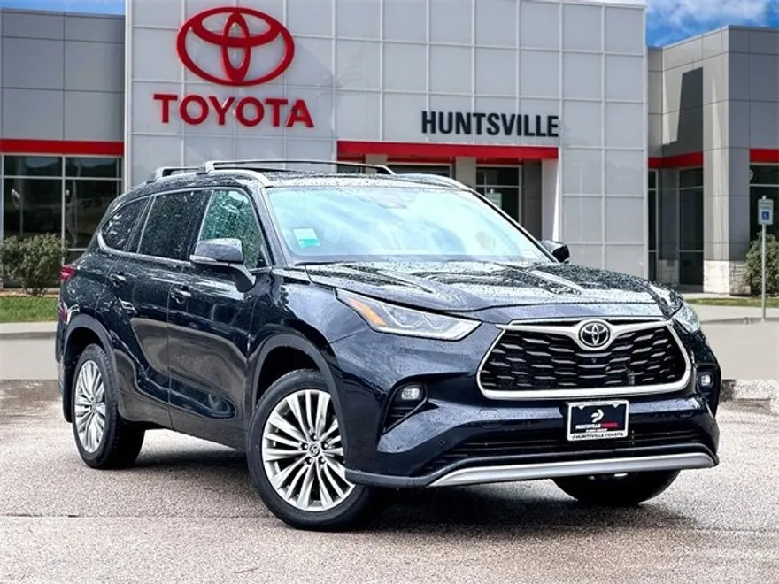 2024 Toyota Highlander Platinum photo 1