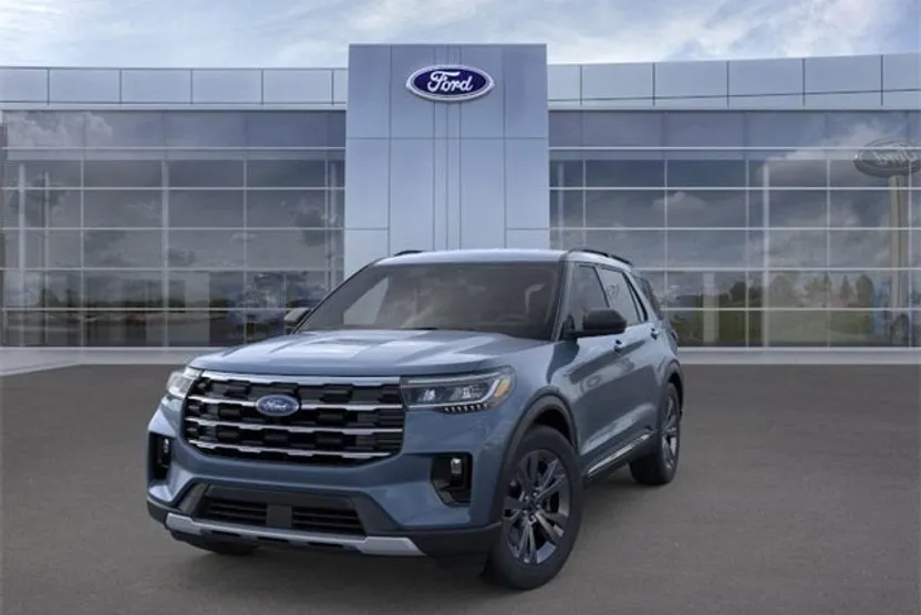 2025 Ford Explorer photo 1