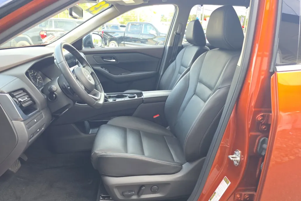 2023 Nissan Rogue SL photo 1