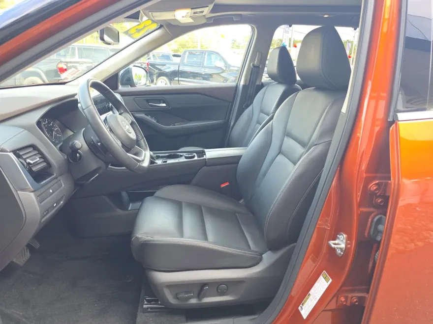 2023 Nissan Rogue SL photo 1