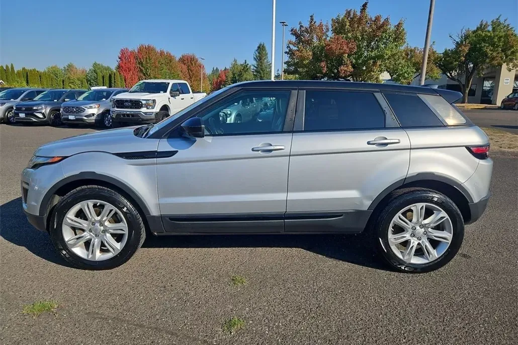 2017 Land Rover Range Rover Evoque SE photo 1