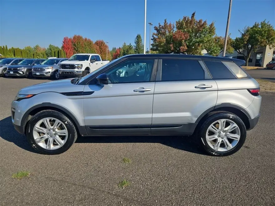2017 Land Rover Range Rover Evoque SE photo 1