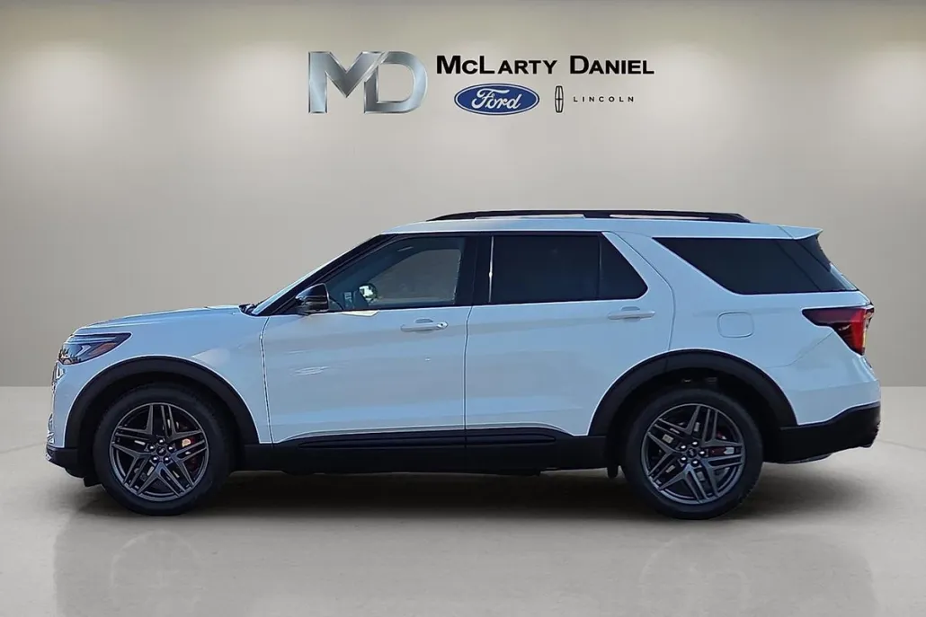 2025 Ford Explorer ST photo 1