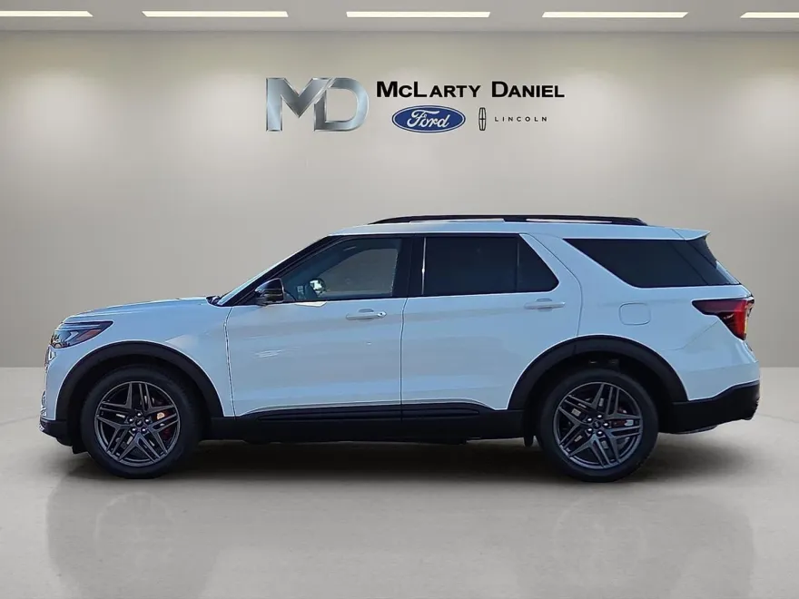 2025 Ford Explorer ST photo 1