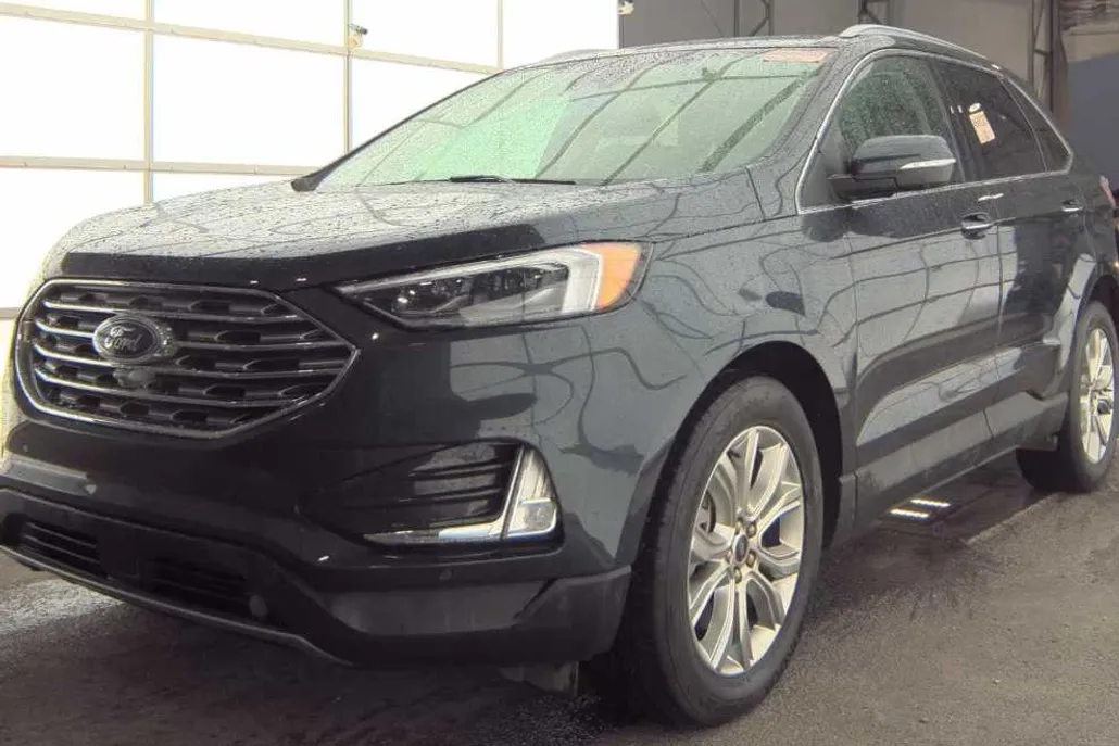 2024 Ford Edge Titanium photo 1