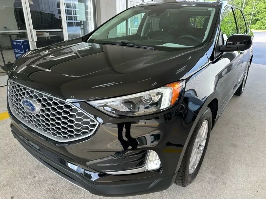 2023 Ford Edge SEL photo 1