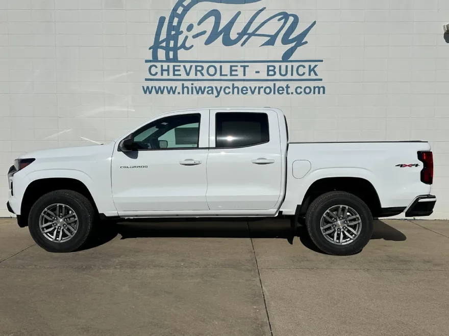 2025 Chevrolet Colorado Work Truck LT photo 1