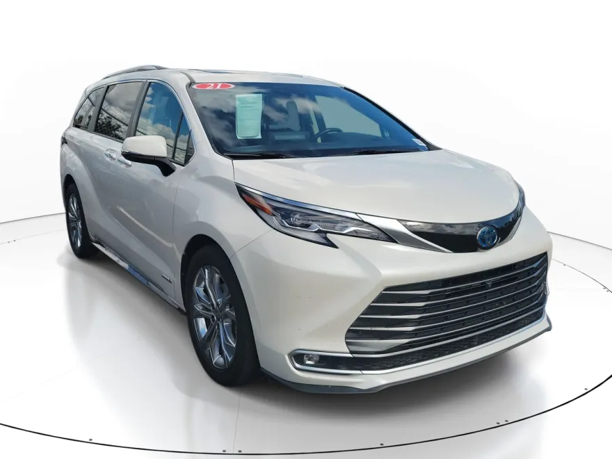 2021 Toyota Sienna Platinum photo 1