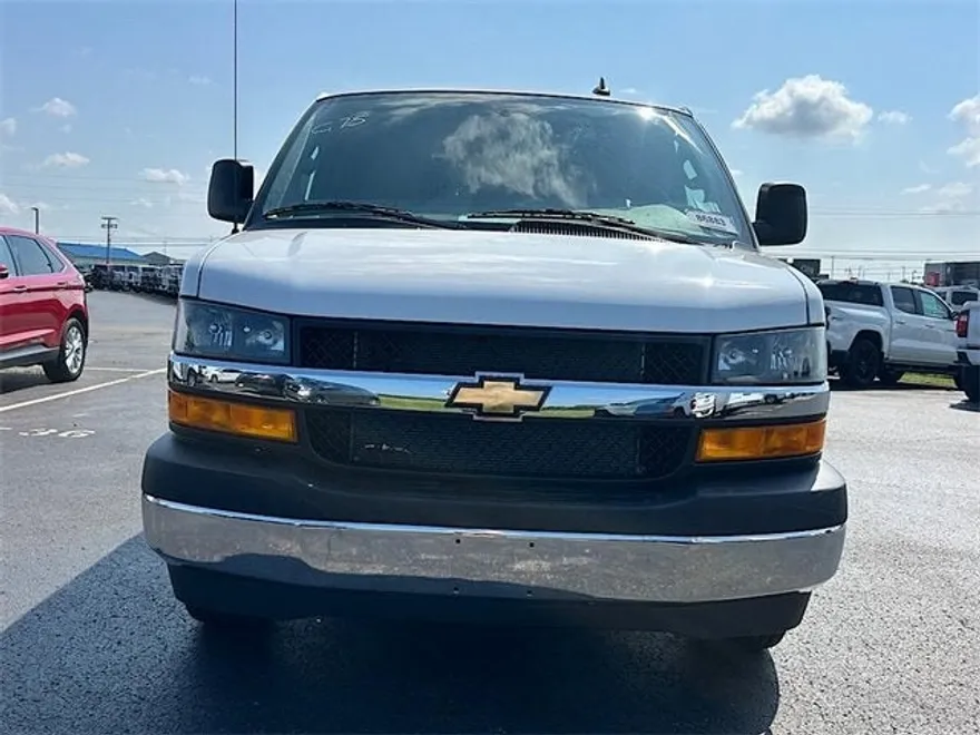 2025 Chevrolet Express Cargo 3500 photo 1